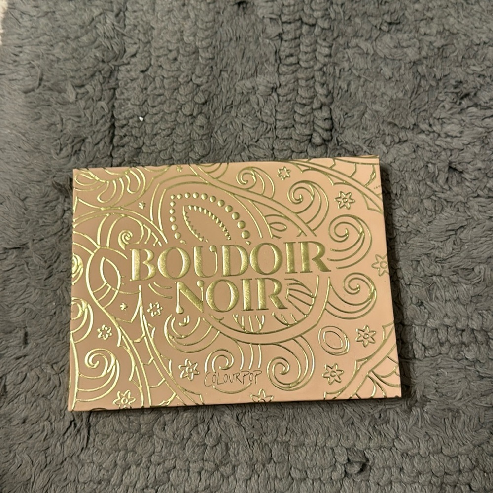 Colourpop boudoir noir eyeshadow palette